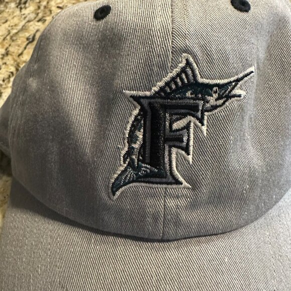 Women's Florida Marlins Fanatics Gray Cooperstown Collection Adjustable Hat - Picture 2 of 6